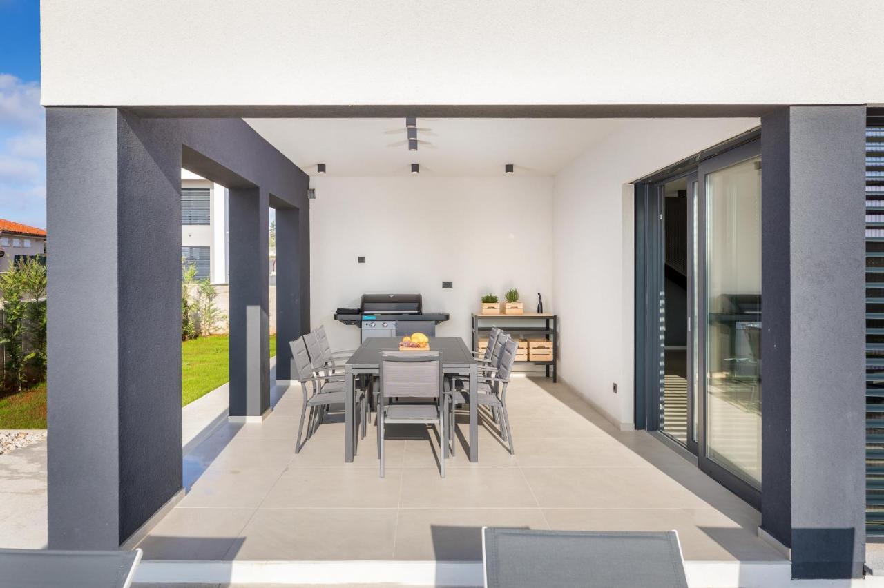 Amazing Private Villa With Outdoor Swimming Pool In Vodnjan Extérieur photo
